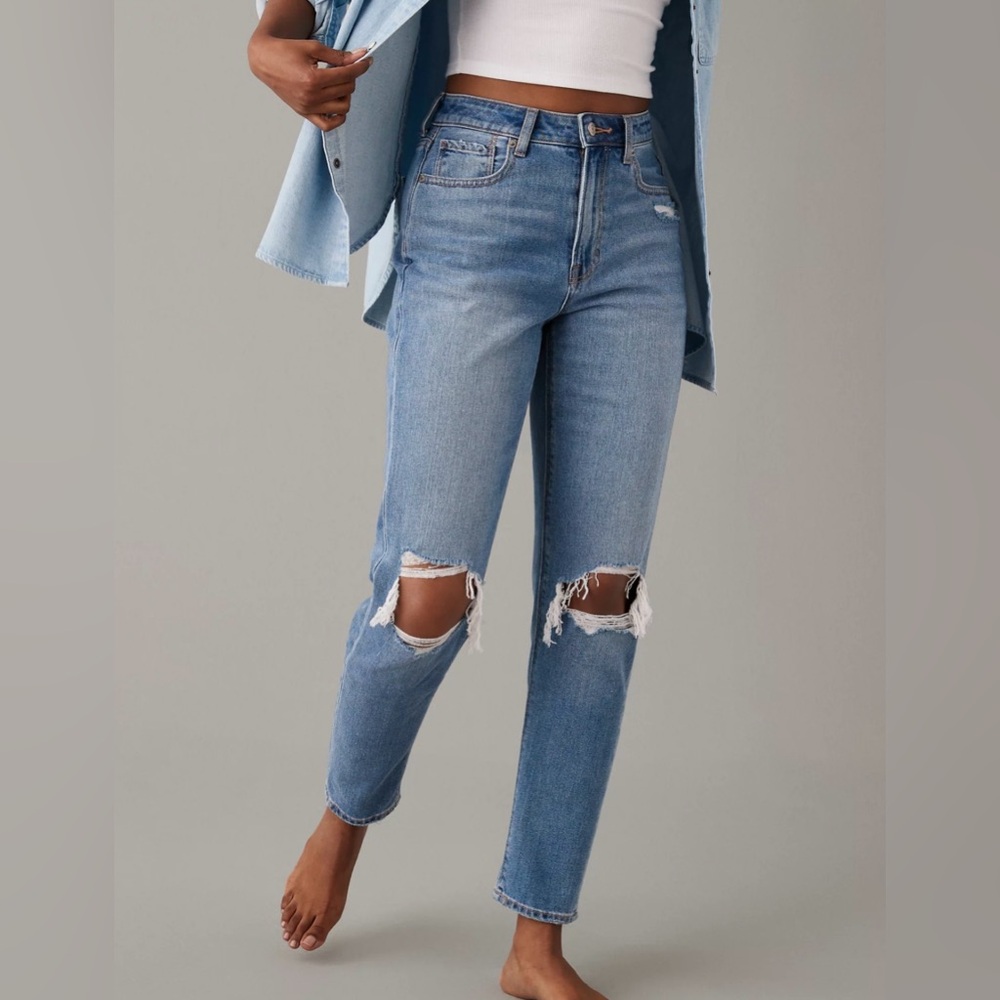 American Eagle Distressed Mom Jeans Size 2
